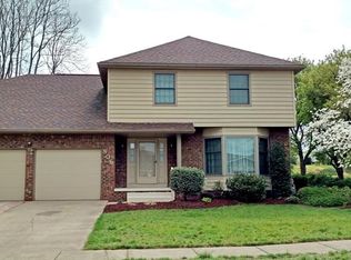 806 Ashberry Dr, Belpre, OH 45714