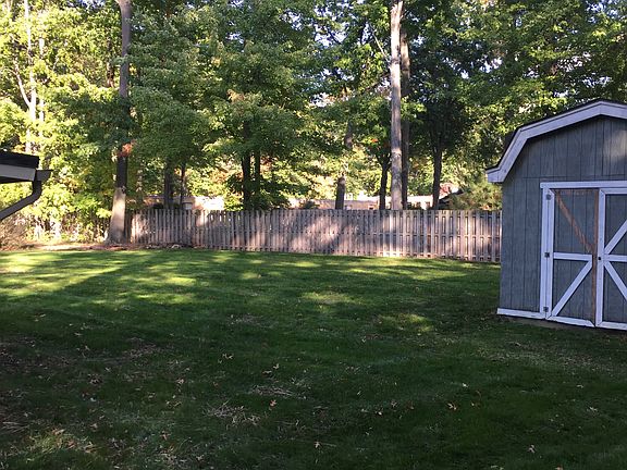 3rd image of 2465 Elmwood Dr
