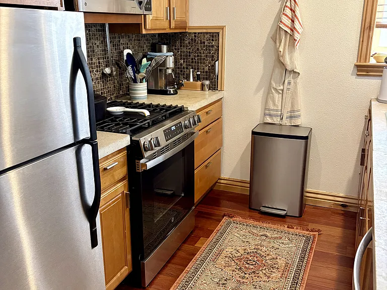 2752 N Lafayette St — Photo 9
