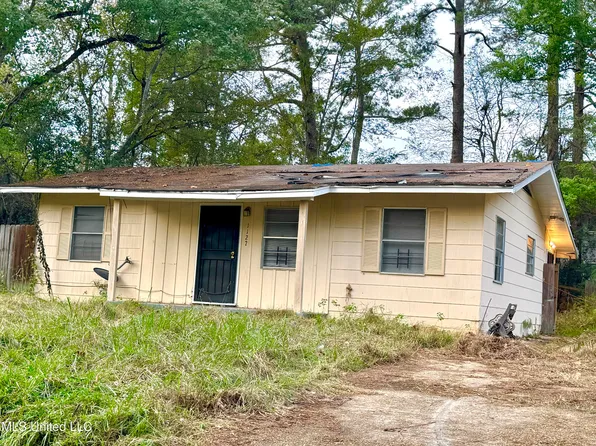 1122 McDowell Cir, Jackson, MS 39204
