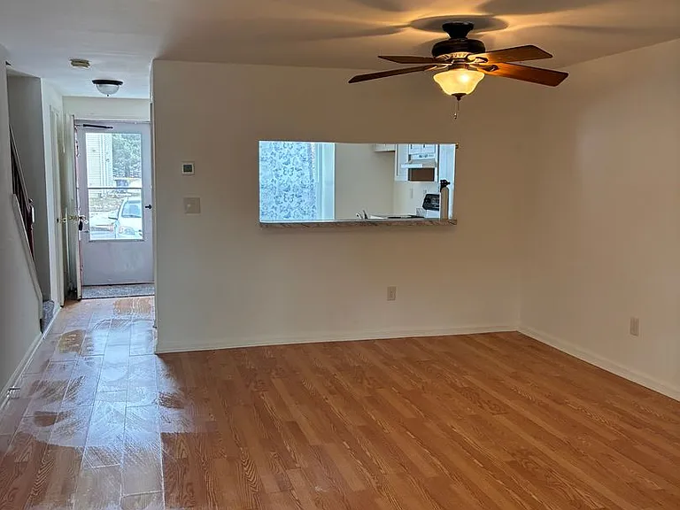 1250 Independence Sq — Photo 6