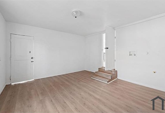 5th image of 9803 1/2 Dearborn Ave #2