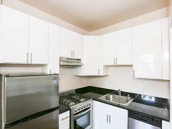 4th image of 2339 Market St APT 36