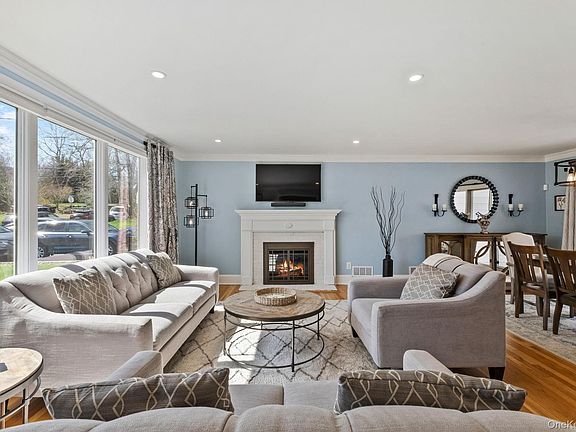 3rd image of 45 Parkway Drive