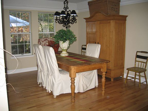3rd image of 621 Tanbark Oak Ct