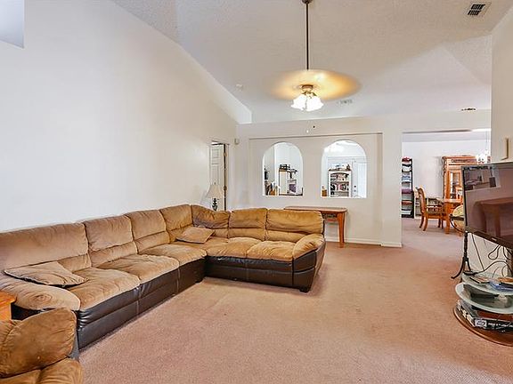 3rd image of 10119 Maronda Dr