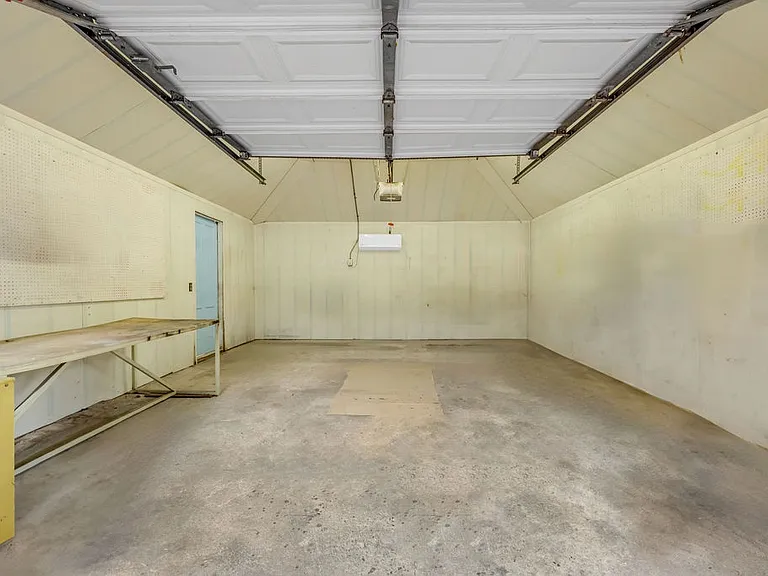 2240 Lawndale Dr — Photo 45