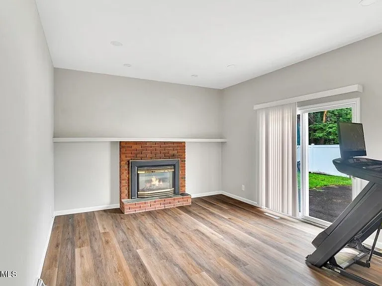 8 Woodland Dr — Photo 11