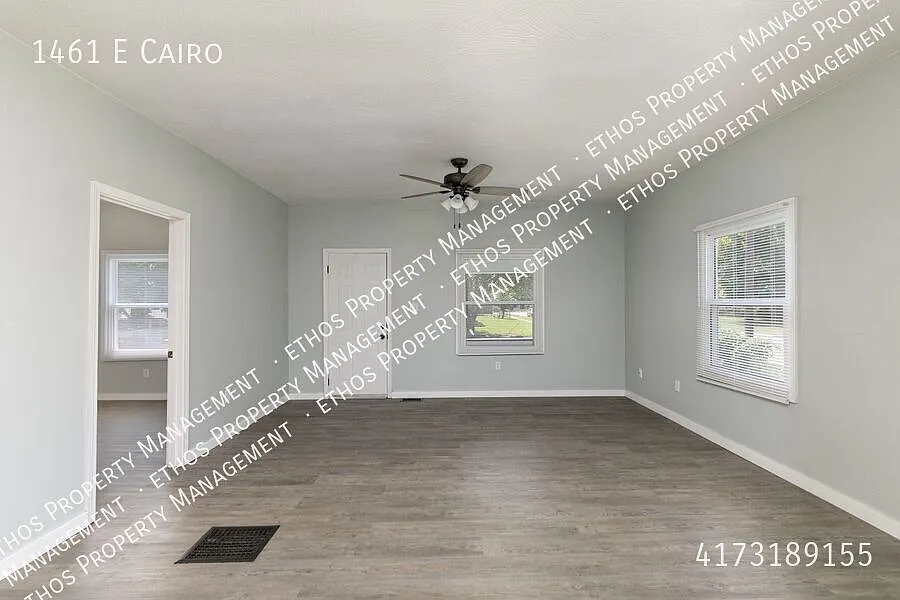 Available now! 3 bed/1 bath near US Highway 65 — Photo 3