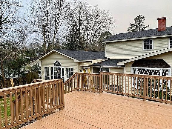 Swimming pool deck 