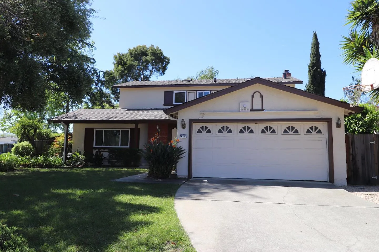 5810 Amapola Dr photo 1