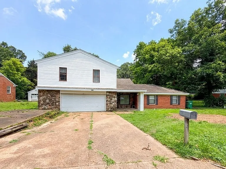1502 Rolling Hills Dr — Photo 1