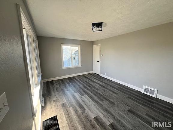 3rd image of 703 S Illinois St