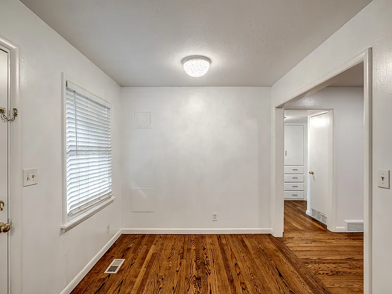 4620 N Harvey Pkwy — Photo 12
