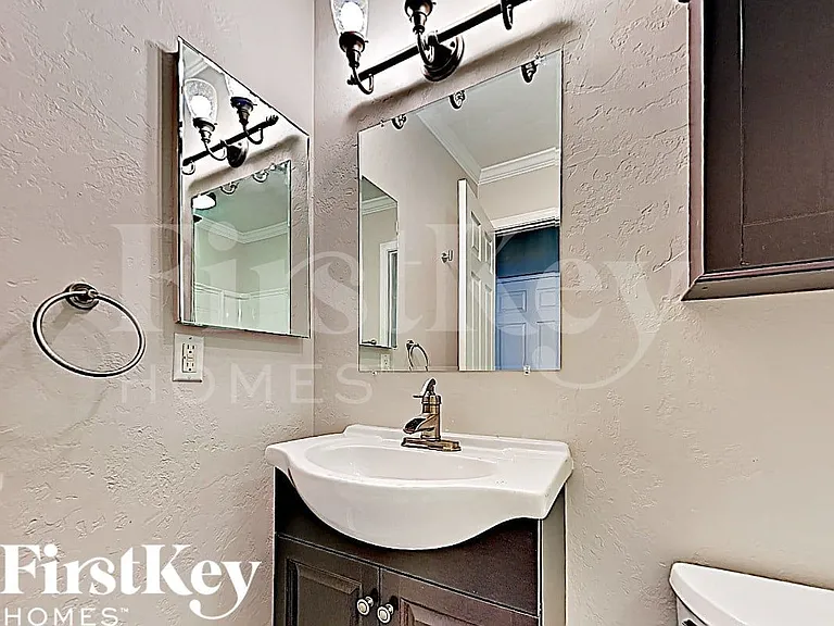 1007 W Utopia Rd — Photo 10