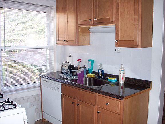 4th image of 7110 N Washtenaw Ave APT 1