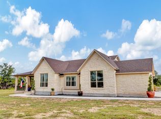 98 Betts Rd, Fredericksburg, TX 78624