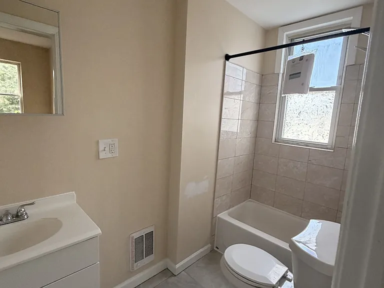 373-375 Blatchley Ave #3C — Photo 5