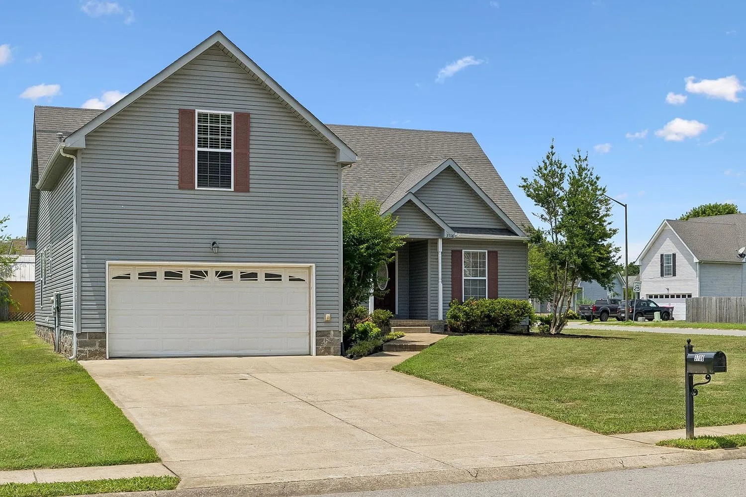 4 bed, 2.5 bath, 2147 sqft, $2,000 — Photo 2