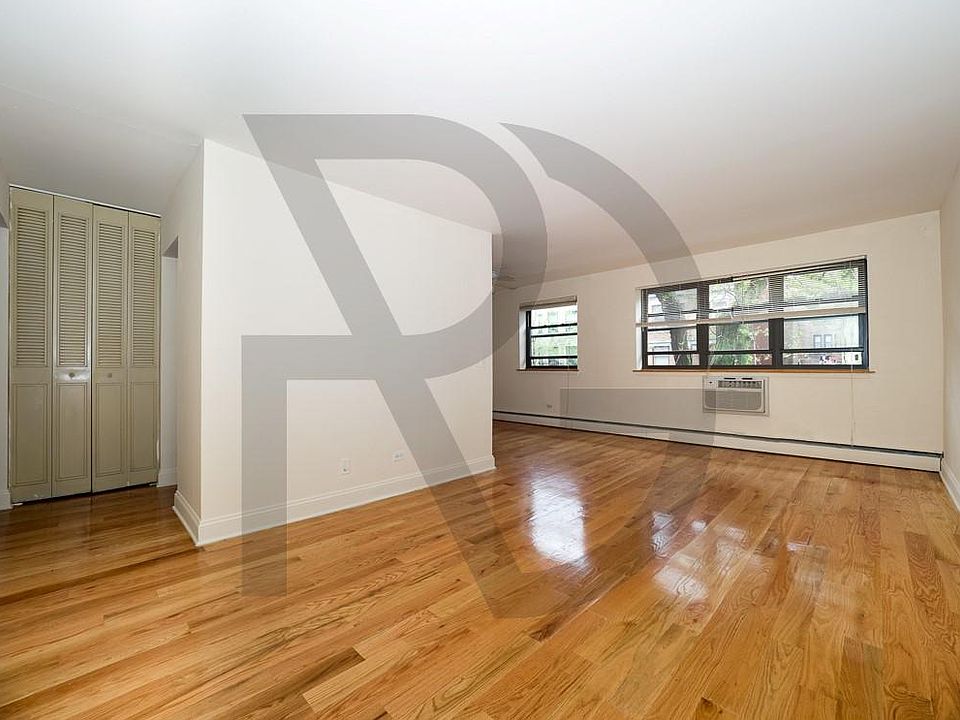 1st image of 510 W Briar Pl #510404
