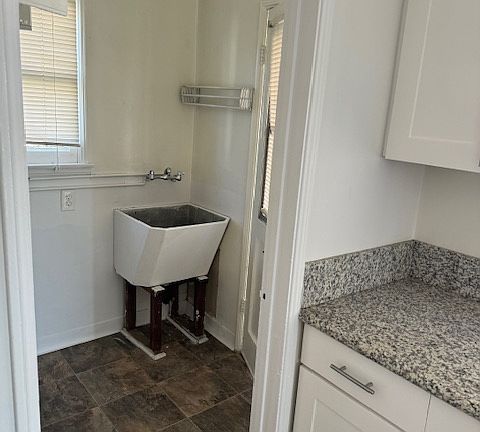 5th image of 425 1/2 E Valencia Ave