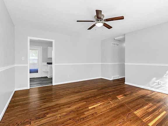 5th image of 5222 NE 44th St