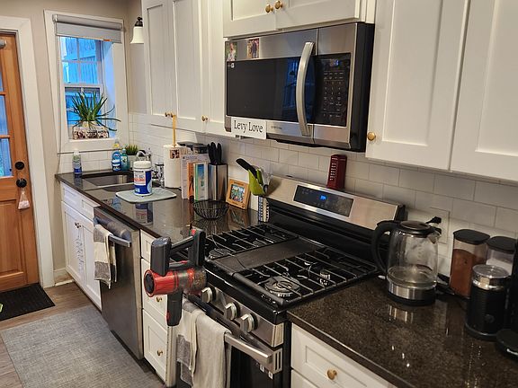 4th image of 915 Union St