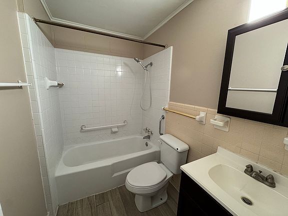 4th image of 410 McLain St #3