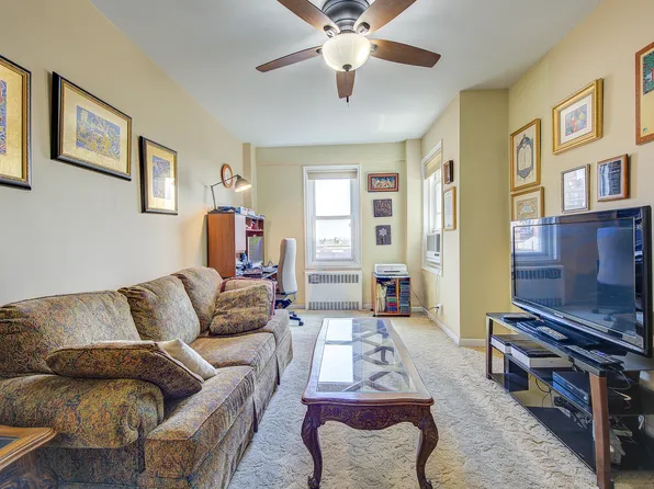 110-45 Queens Boulevard image 20 of 38