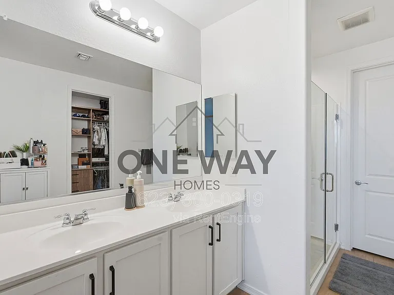 11253 E Ulysses Ave — Photo 21