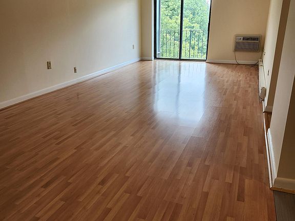 3rd image of 1321 Worcester Rd APT 405