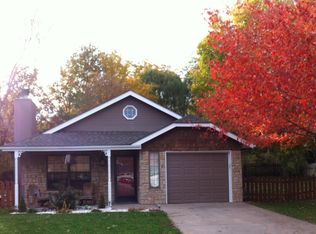 905 NW Downing Ct, Blue Springs, MO 64015