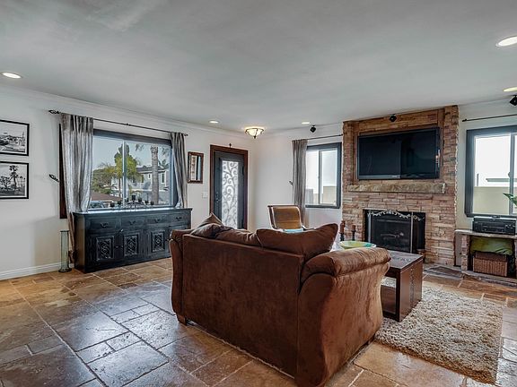 5th image of 1646 Nelson Ave