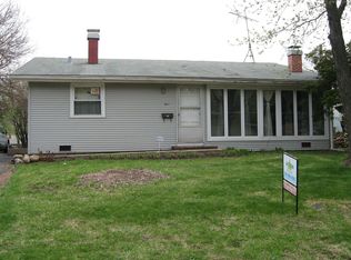 911 Garfield Dr, Carpentersville, IL 60110
