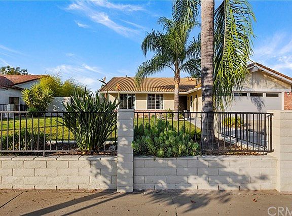 3rd image of 4052 Valle Vista Dr