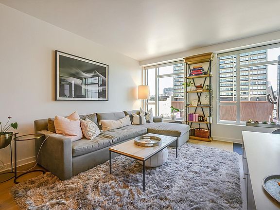 5th image of 1688 Pine St #4005