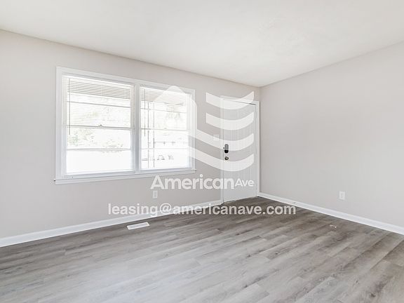 1483817_003_living_room_12693045.jpg