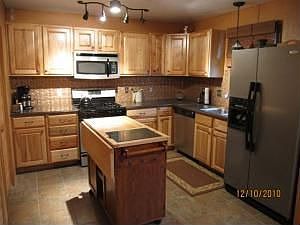 2nd image of 3301 Mueller Ln