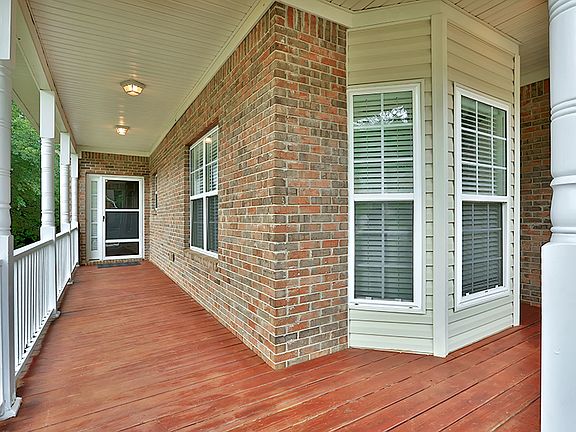 4th image of 190 Winecoff Dr