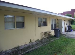 906 Greenbriar Dr, Lake Park, FL 33403