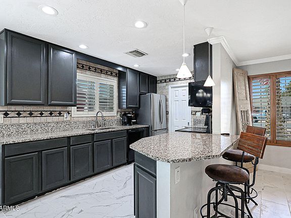 5th image of 1550 E HAMPTON Circle