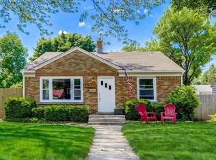 4877 N Iroquois Ave, Glendale, WI 53217