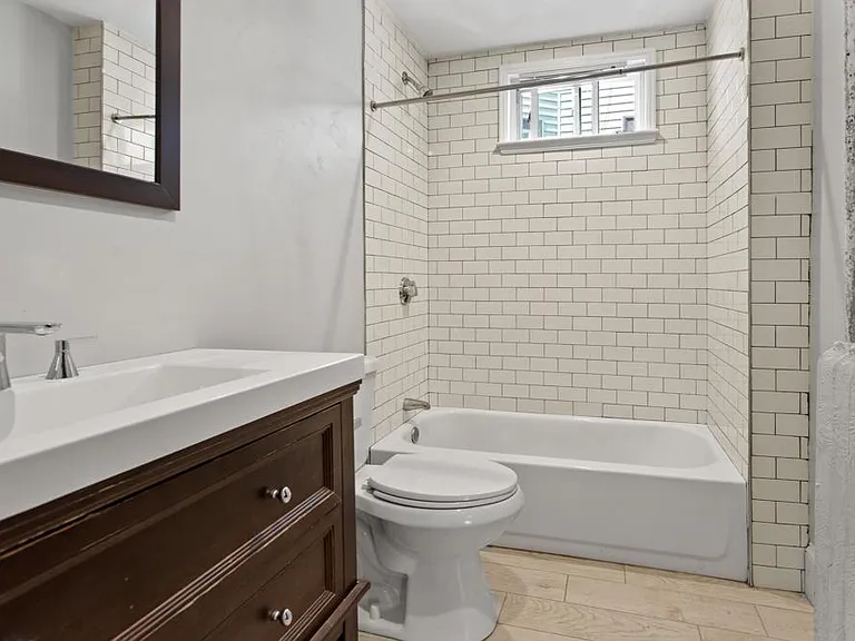 18 Peverell St #2 — Photo 7
