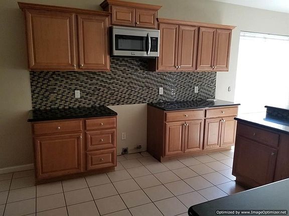 3rd image of 4018 Chinaberry Dr