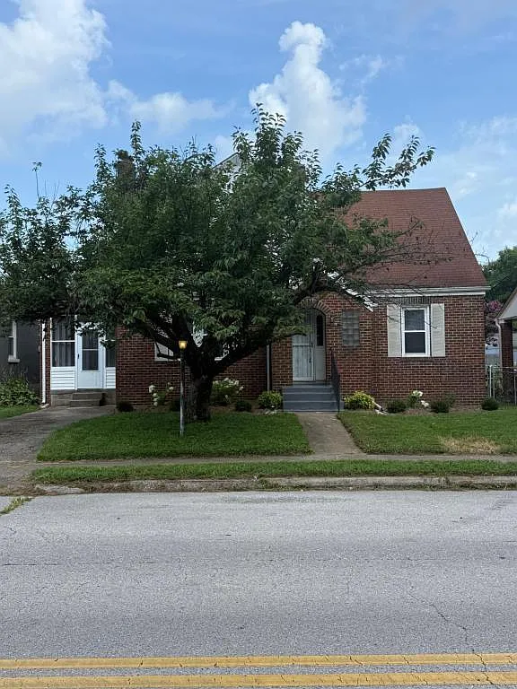 318 E. Park Place — Photo 2