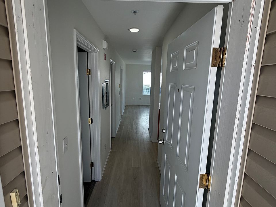 1st image of 2539 13th Ave S #201