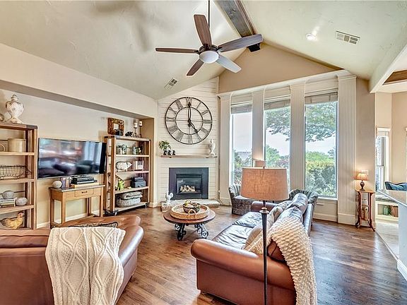 4th image of 2205 Beacon Hill Dr