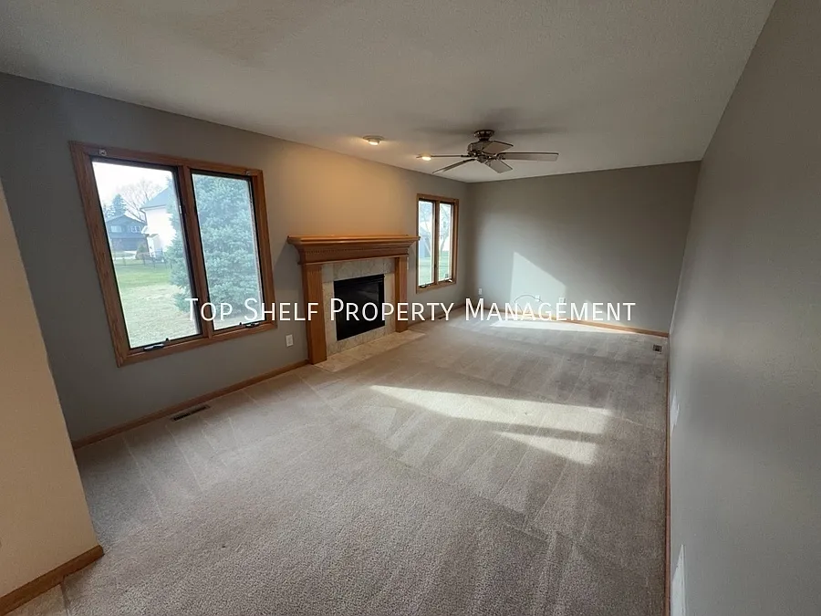 Building Photo - 4404 SE Elm Ct