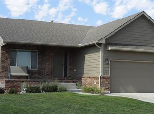 1 Ember Way Cir, Hesston, KS 67062