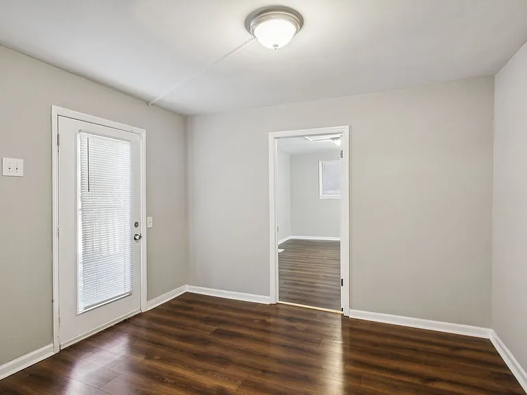 1932 Beech Street — Photo 11